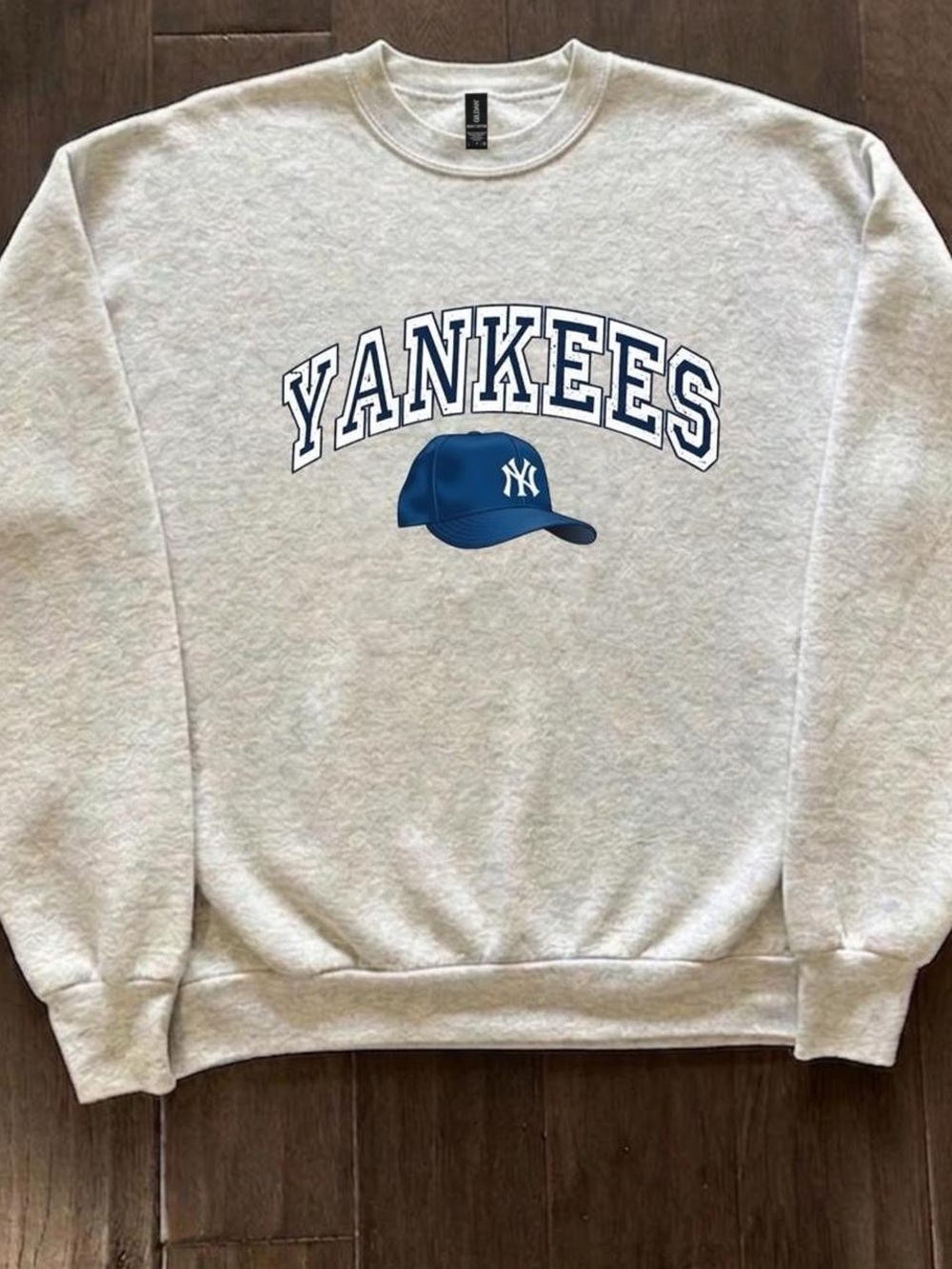 New York Yankees Crewneck – Classic Blue Logo Graphic
